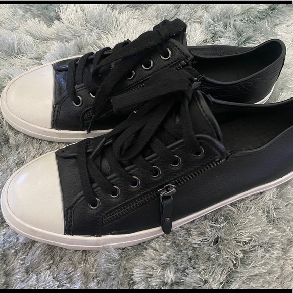 COACH black & white sneakers NEW! Size 9 - Picture 4 of 4